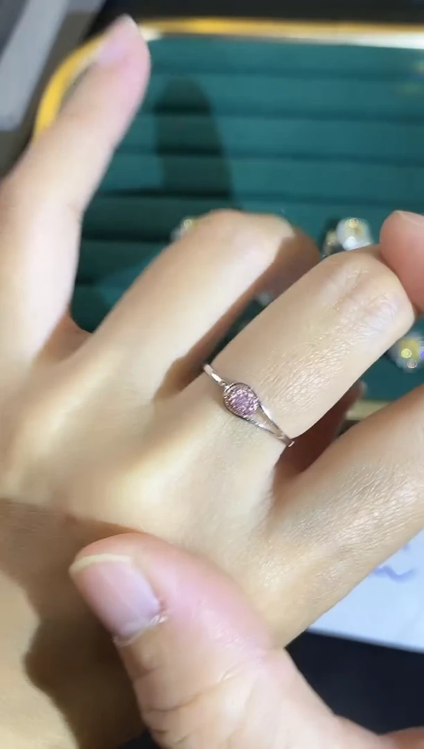 18K金镶嵌戒指钻石戒指