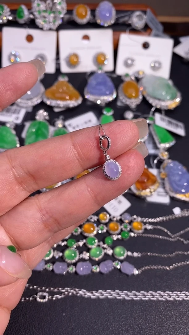 【闪购商品】翡翠吊坠(不含链)18K金镶嵌吊坠