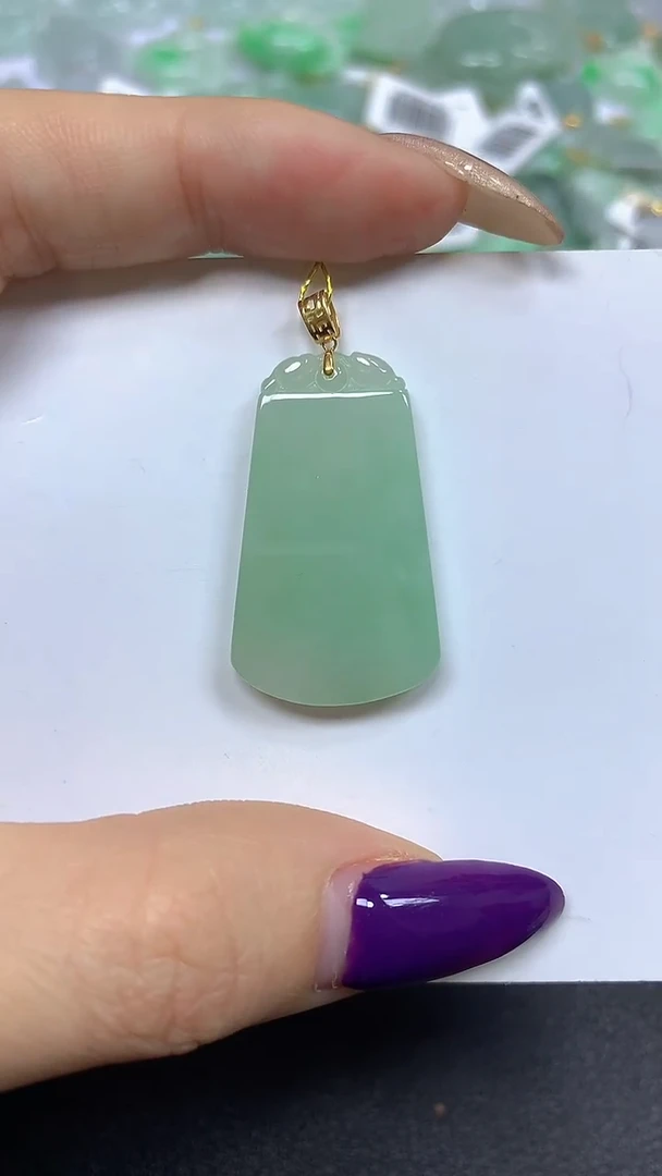 颈饰18K金镶嵌翡翠