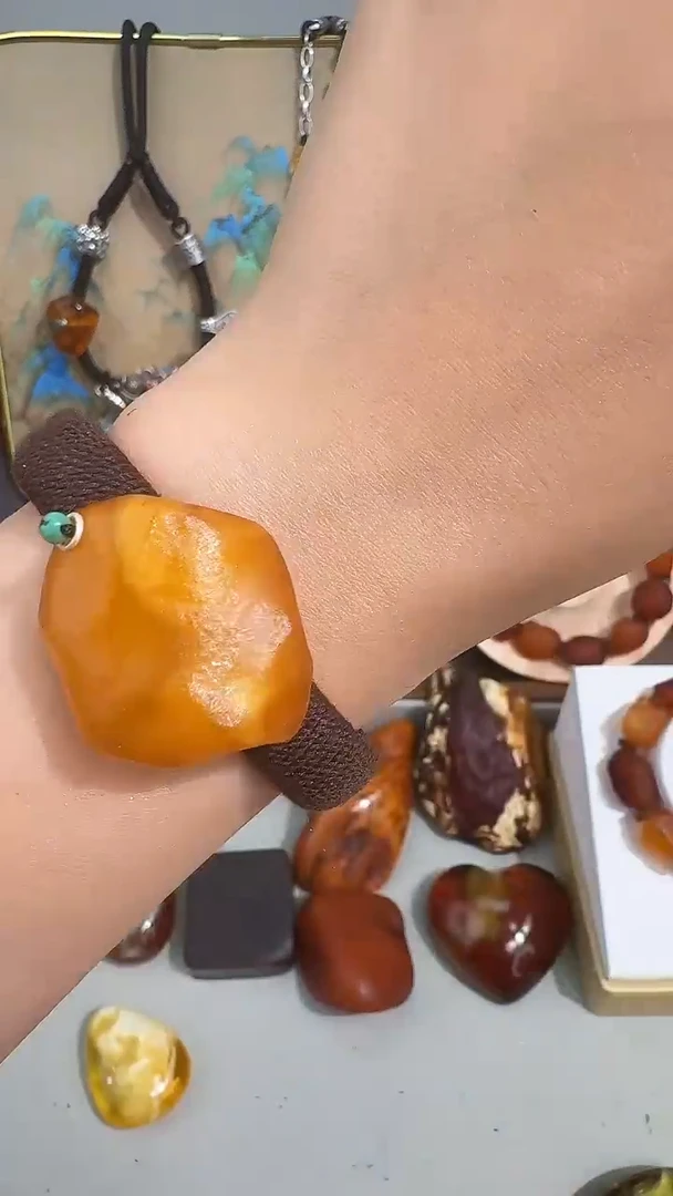 未镶嵌琥珀裸石琥珀