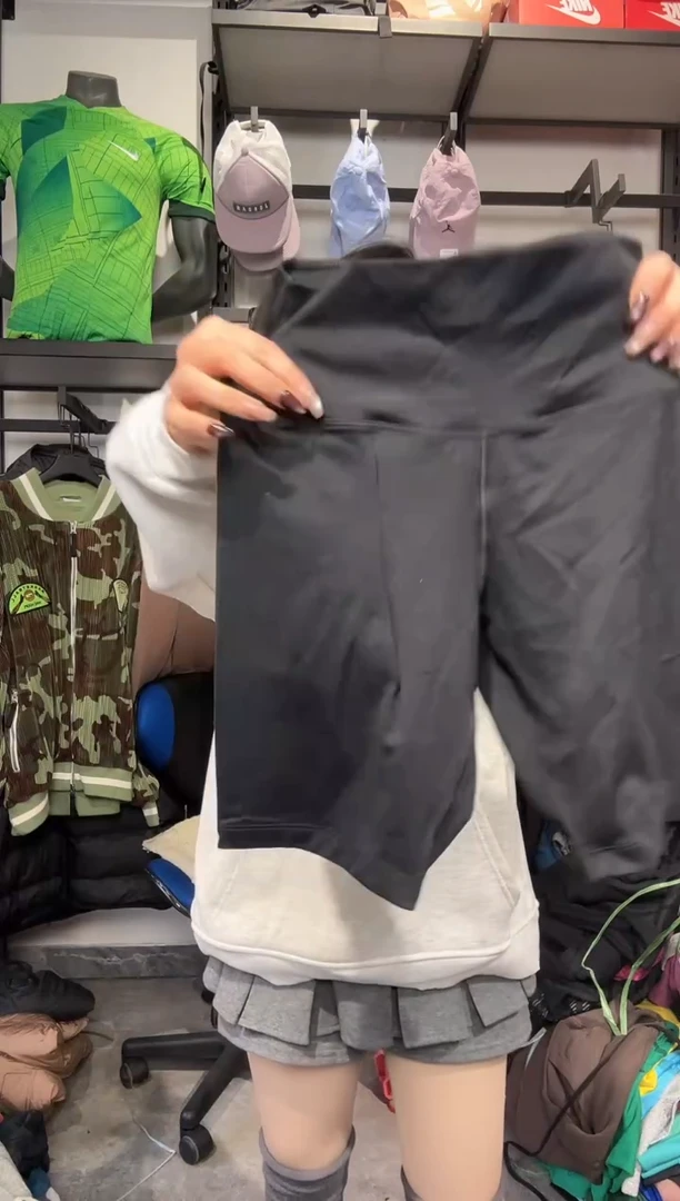 1702 编码 耐克卫衣服饰过款为准 尺码  M