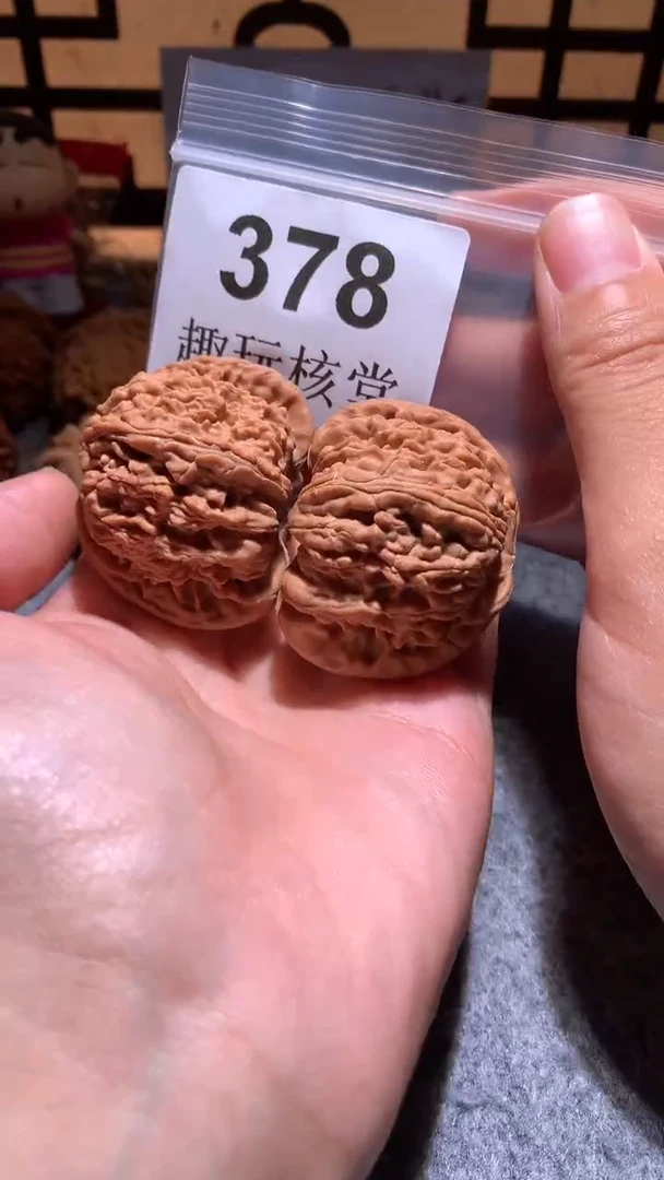 把件文玩核桃人***-【趣玩核堂】 378号，44左右白狮子