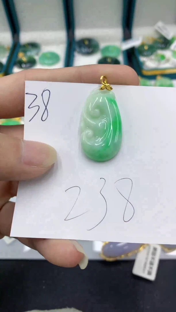 【闪购商品】翡翠颈饰18K金镶嵌翡翠