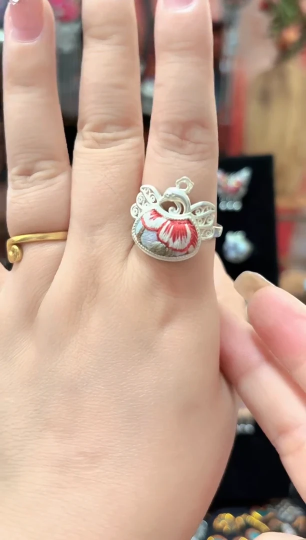 织绣云织谣民族风精美饰品   180