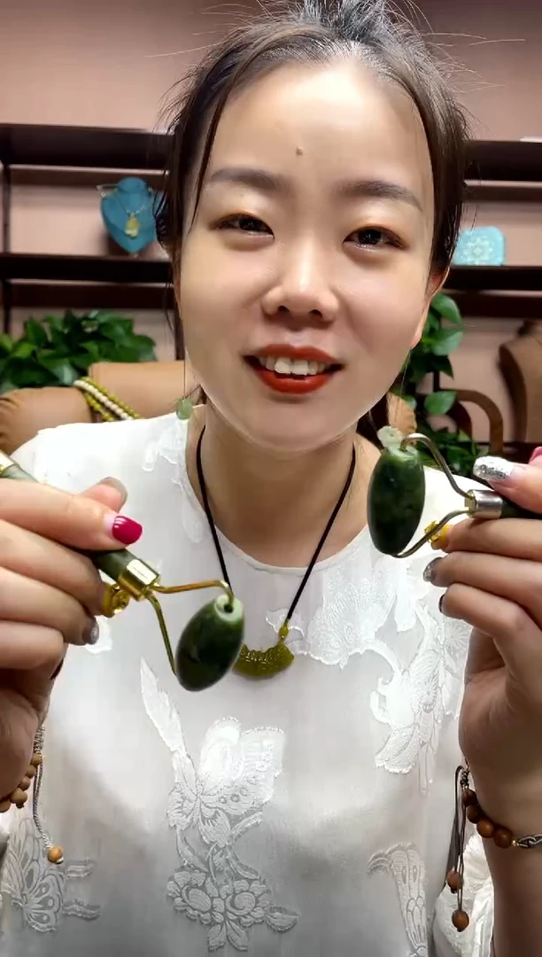岫玉未镶嵌吊坠多样性发货发其中之一