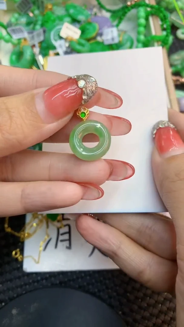 颈饰未镶嵌翡翠1