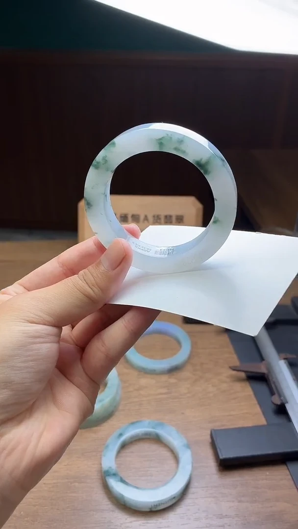 未镶嵌手镯定制翡翠凡*、定制