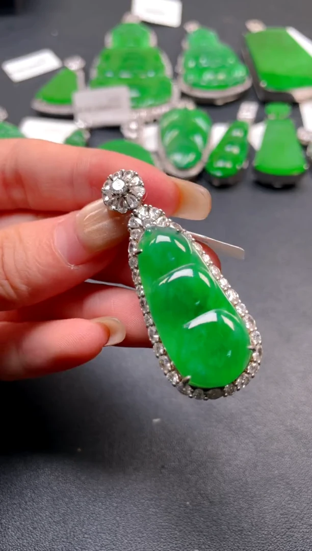 颈饰银S925镶嵌翡翠吊坠