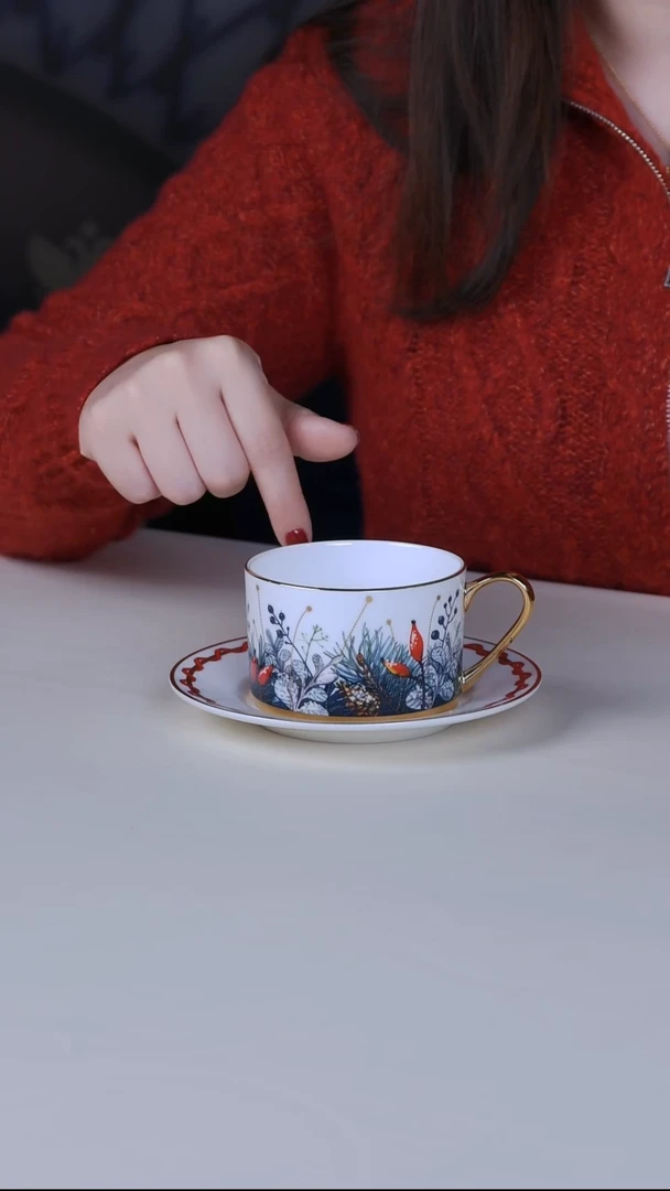 每天早上六点（俄皇  假日系列 杯碟）