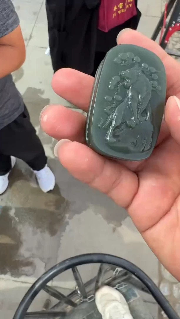 未镶嵌和田玉（糖玉）挂件和田玉