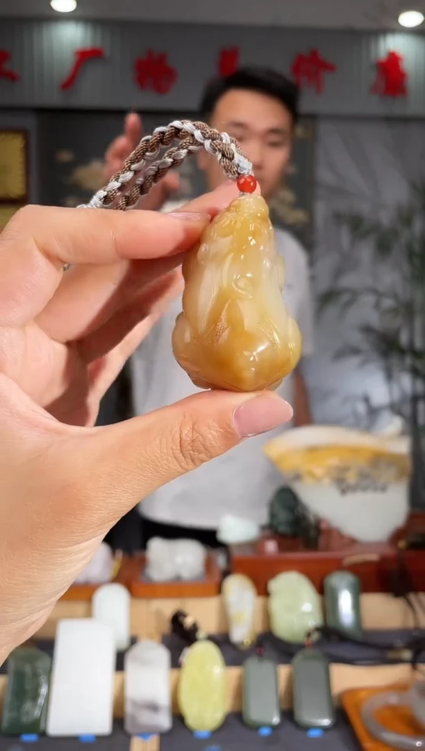 和田玉未镶嵌颈饰1