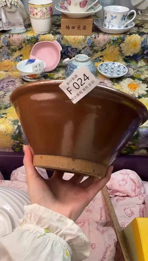 瓷片博*丝瓷片瓷片         F 024