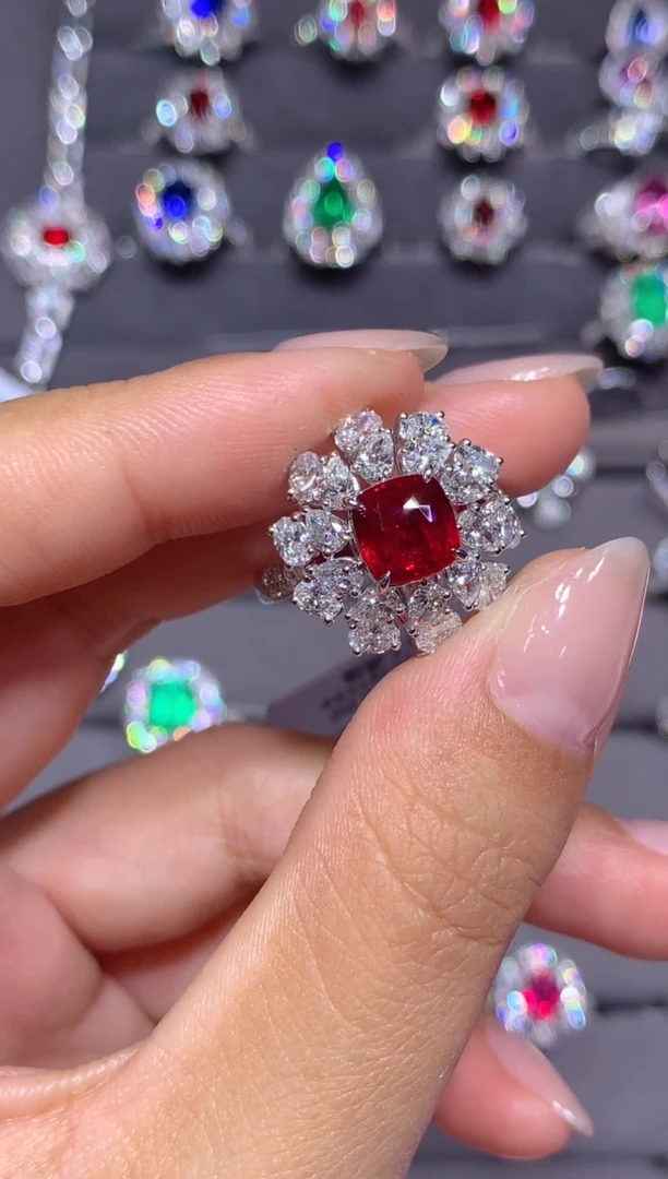 18K金镶嵌戒指红宝石2.03CT