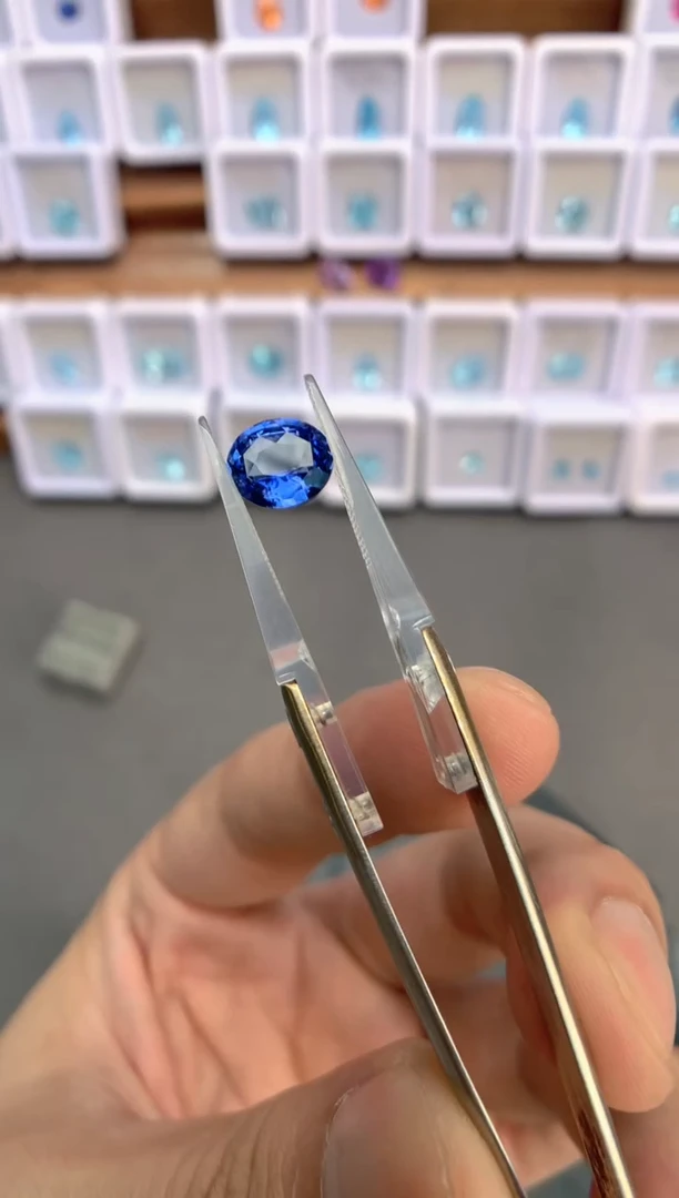未镶嵌裸石定制蓝宝石3.01ct 老烧矢车菊