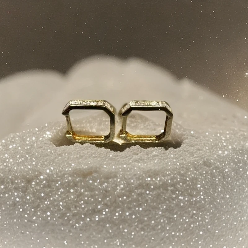 18k金镶嵌天然钻石20分方型 D. 耳包TG