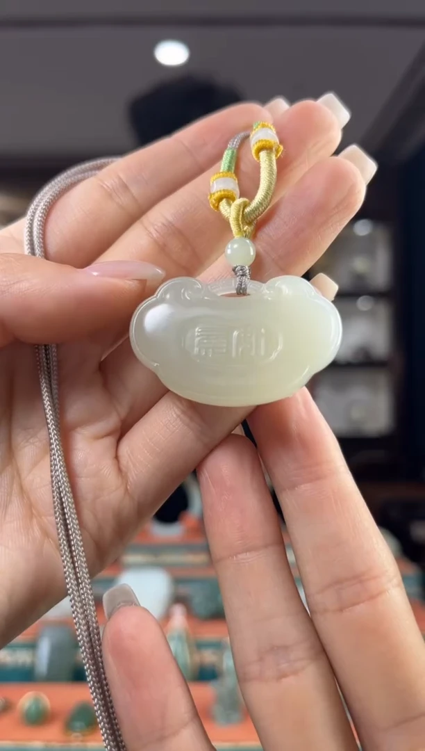 颈饰未镶嵌和田玉佩佩