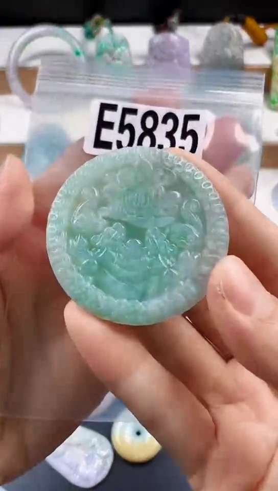 颈饰未镶嵌翡翠天然翡翠吊坠挂件