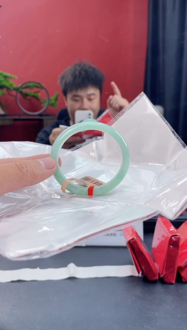 未镶嵌手镯（贵妃镯）翡翠11