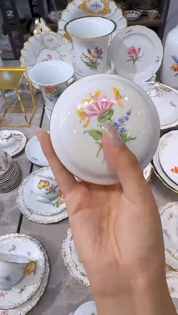 娜娜中古瓷器如图所示92