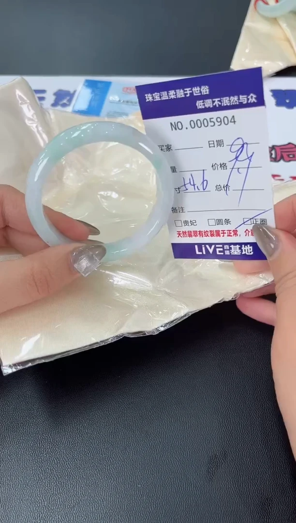 【闪购商品】翡翠手镯未镶嵌天然翡翠A货