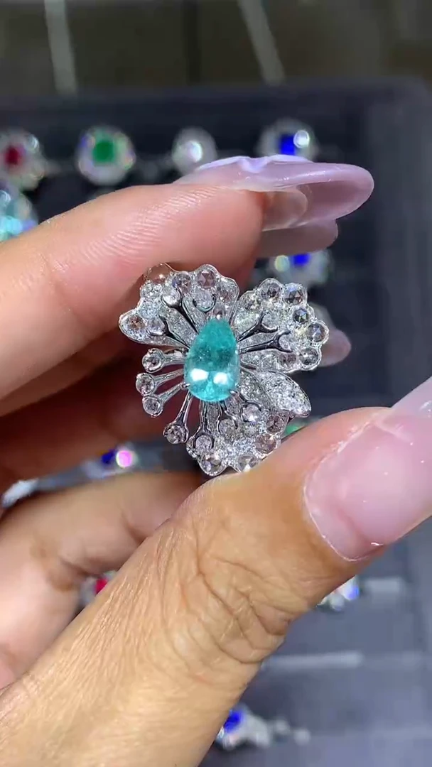 18K金镶嵌戒指帕拉依巴碧玺1.02CT