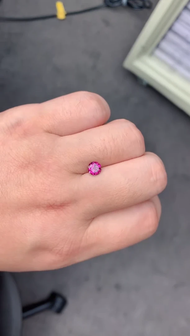 【闪购商品】石榴石裸石未镶嵌1ct  镁铝榴石