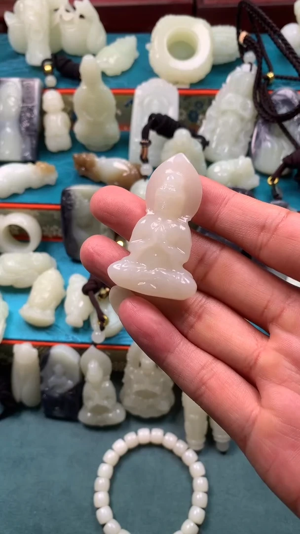 颈饰未镶嵌和田玉?*山