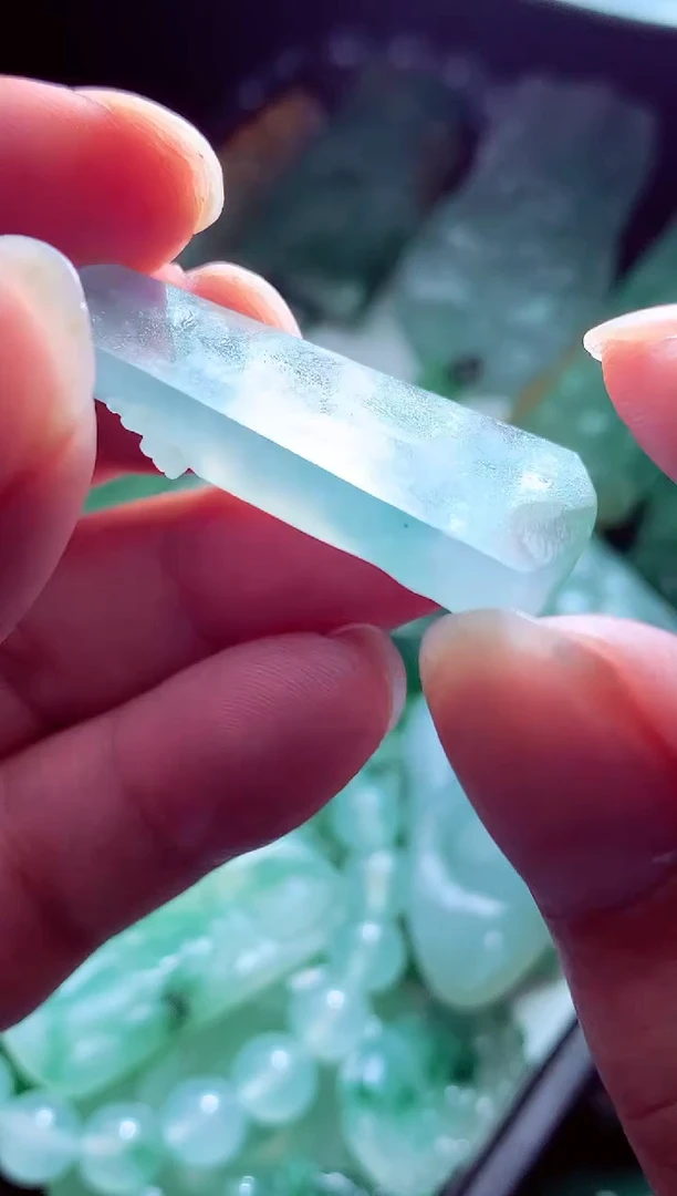 未镶嵌定制翡翠八****?翡翠毛货定制