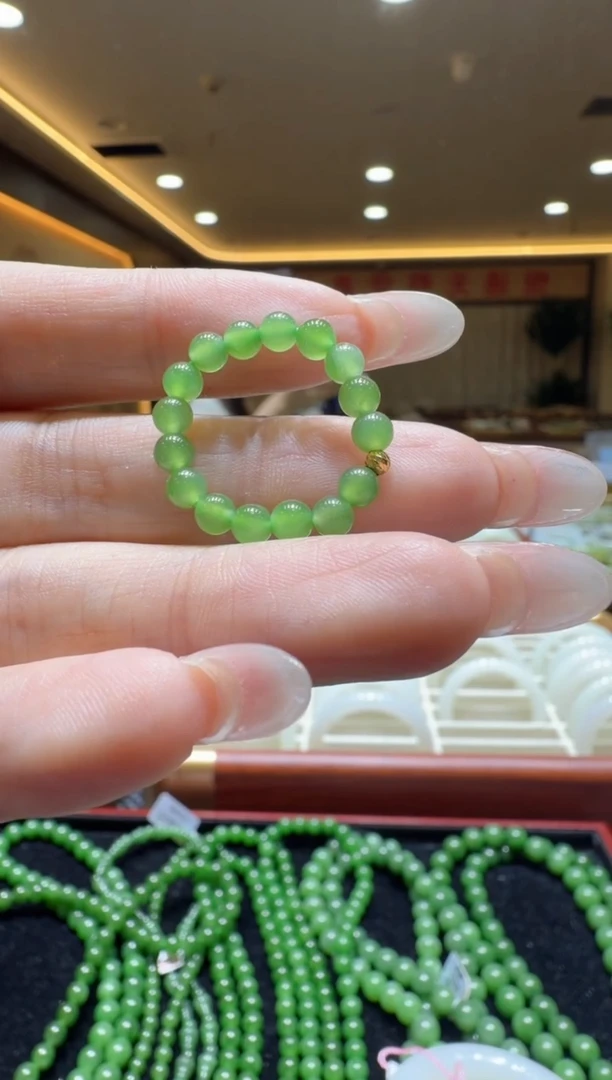 颈饰未镶嵌和田玉戒圈