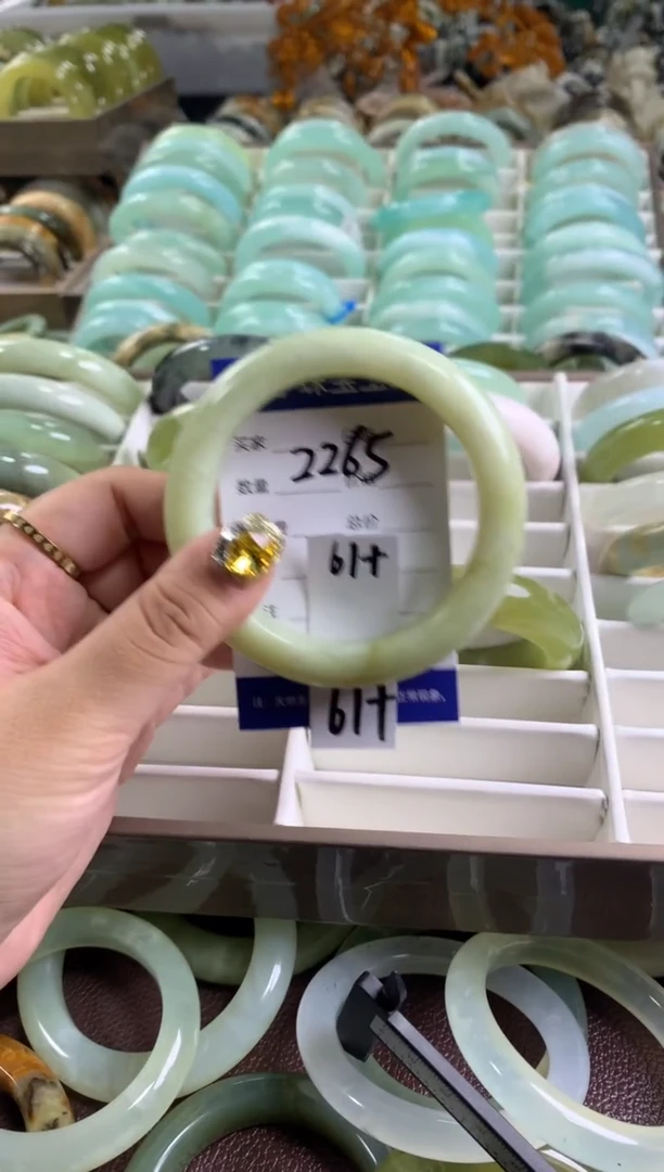 【闪购商品】蛇纹石玉手镯未镶嵌2265
