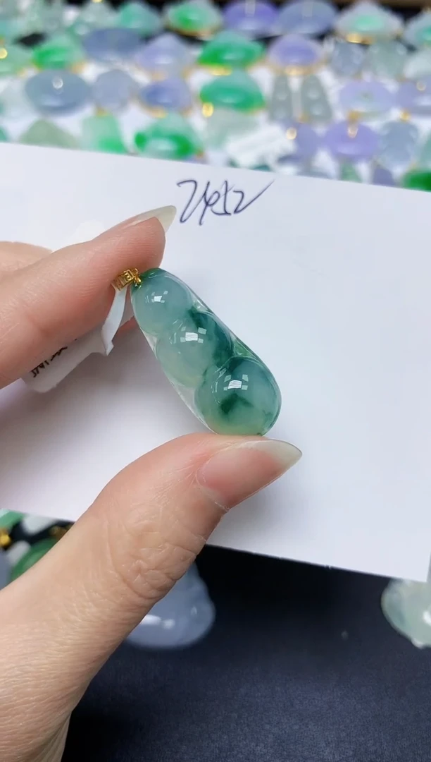 翡翠18K金镶嵌颈饰天然缅甸翡翠A货