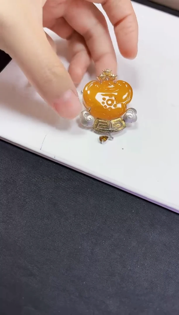 银S925镶嵌颈饰蜜蜡挂件