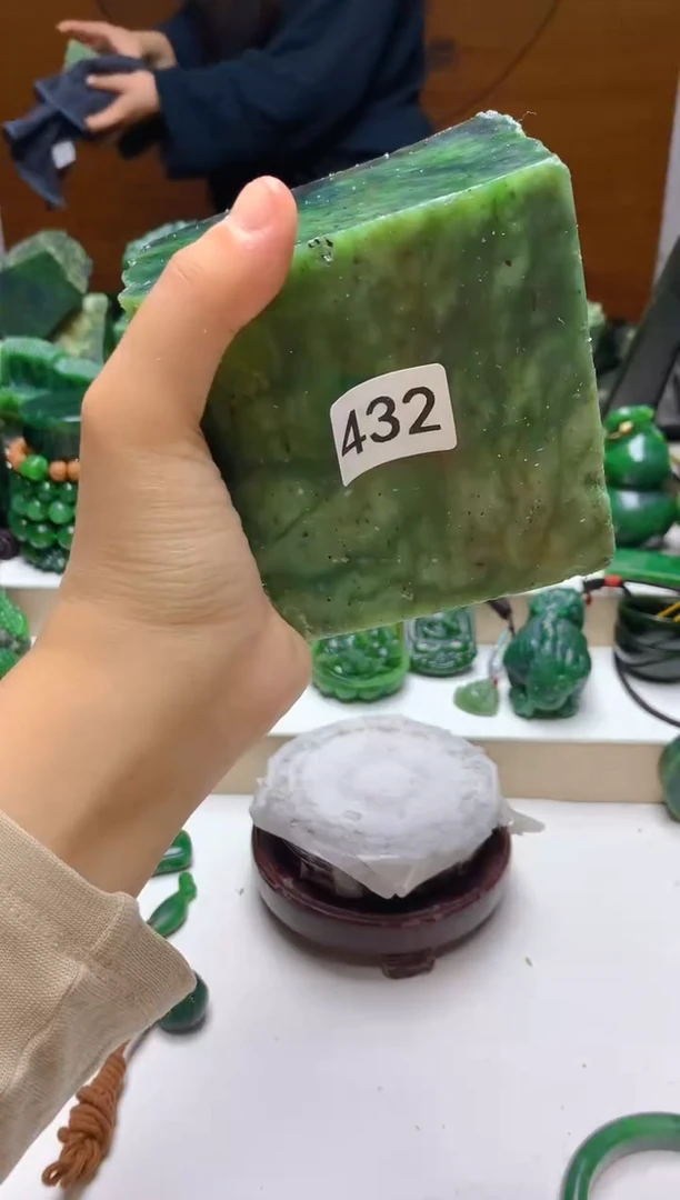 未镶嵌和田玉（碧玉）珠宝半成品0