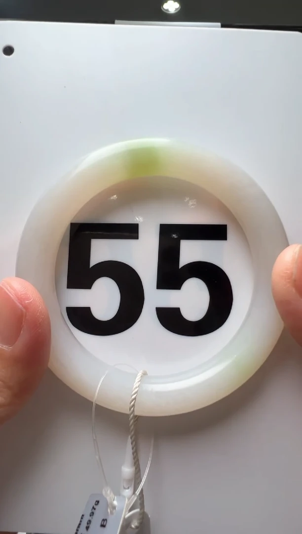 【闪购商品】和田玉手镯未镶嵌55圈口胖圆条白底翠