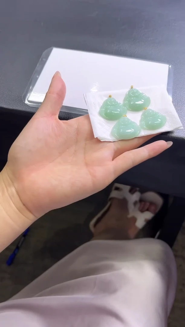 颈饰18K金镶嵌翡翠V173  /多样性发一件/配绳子