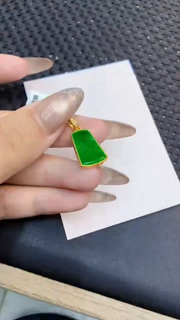 颈饰未镶嵌翡翠1