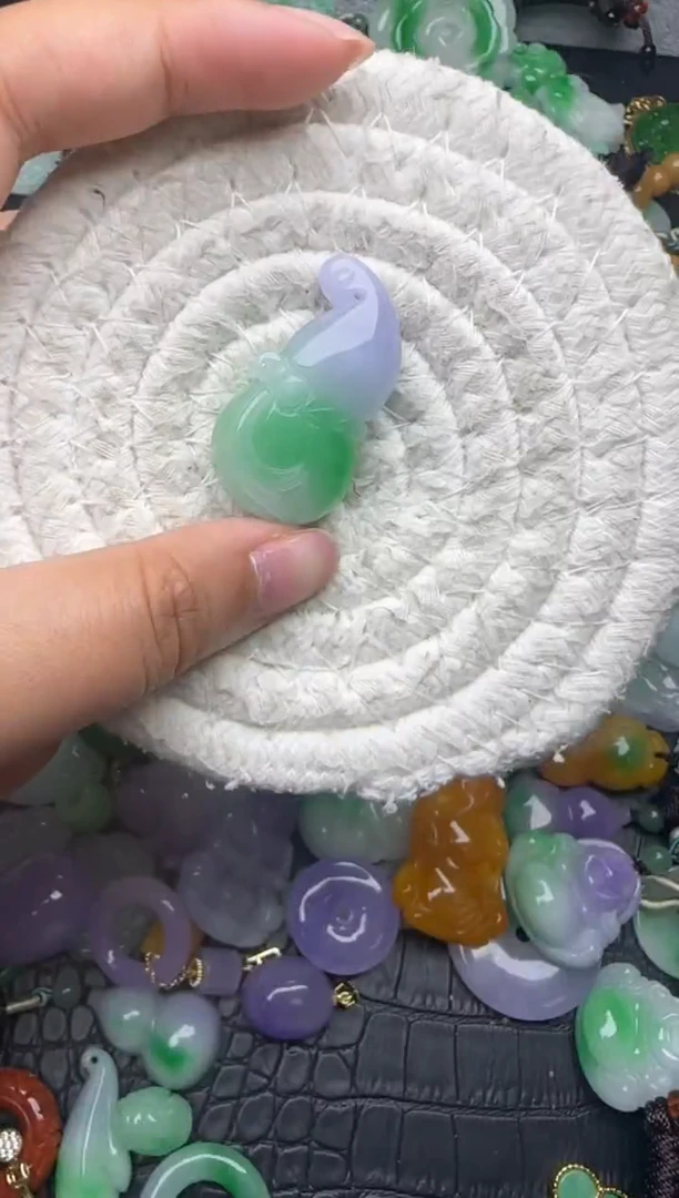 颈饰未镶嵌翡翠缅甸翡翠吊坠