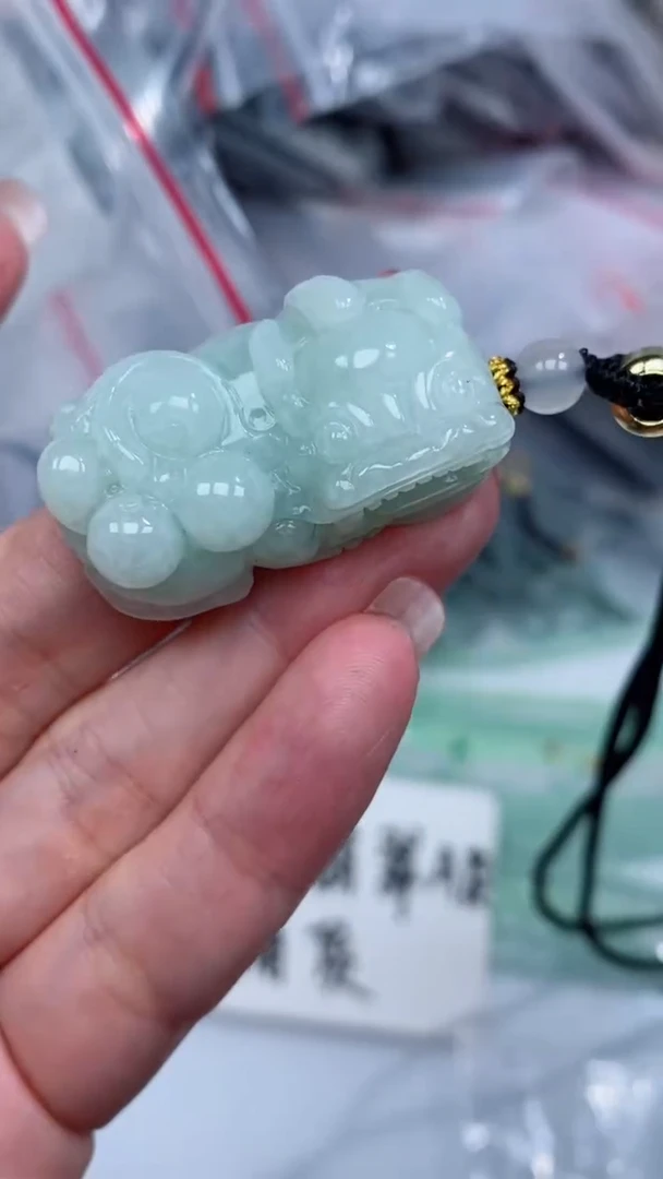 颈饰未镶嵌翡翠吊坠