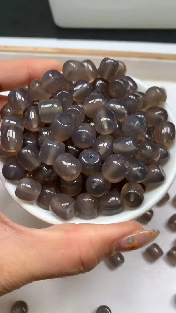 未镶嵌散珠玛瑙/玉髓B1285 冰烟灰老型 10*10mm5颗6.8元