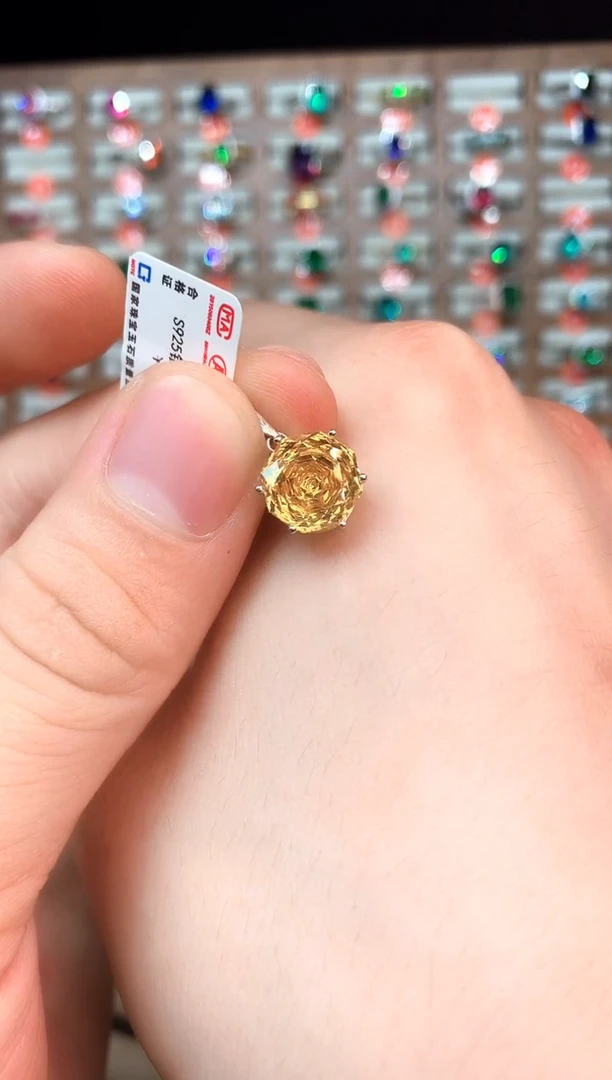 吊坠(赠链)银S925镶嵌黄晶......