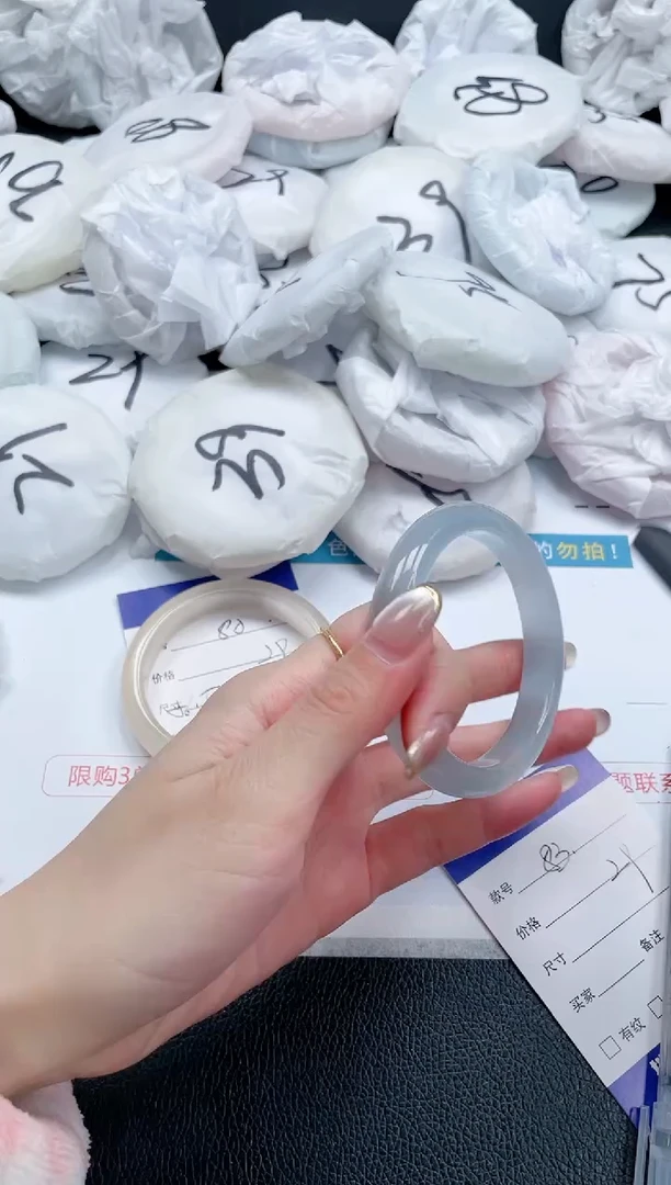 【闪购商品】石英质玉手镯未镶嵌24J83-56