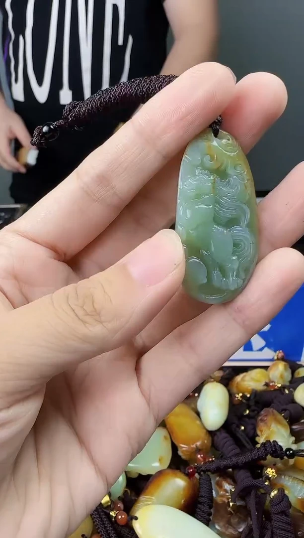 和田玉未镶嵌颈饰1