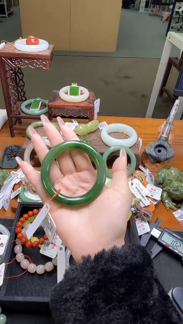 未镶嵌手镯和田玉俄七碧玉 54+圈