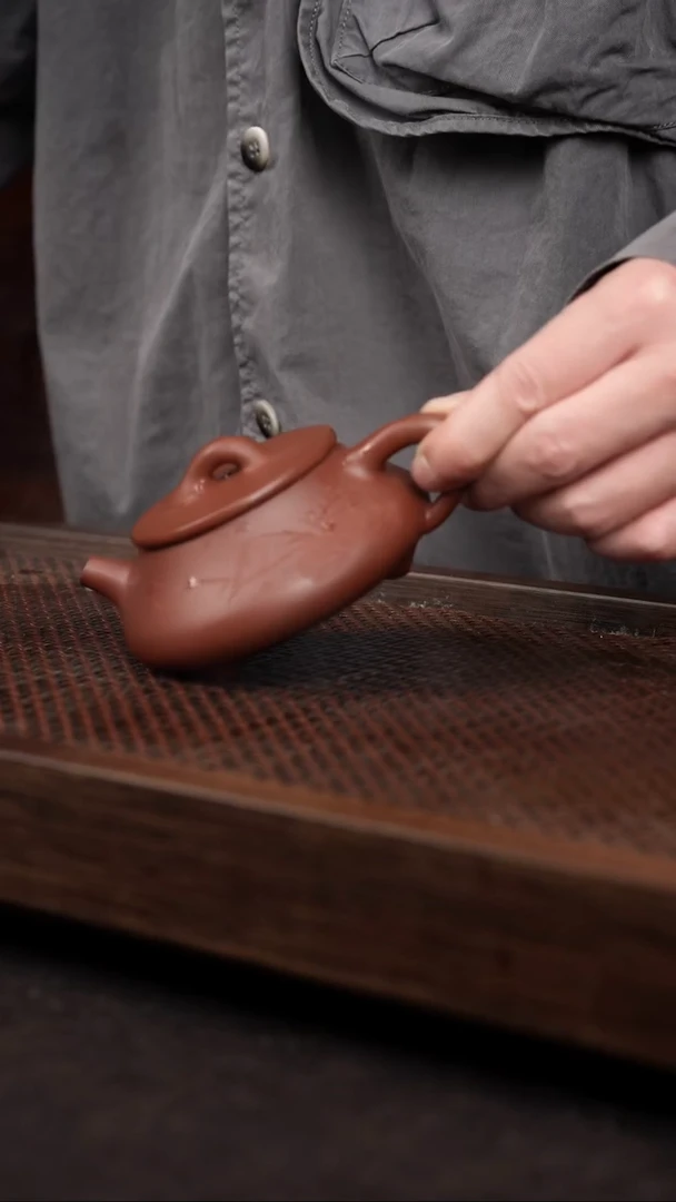 【闪购商品】紫砂茶壶底槽清刻绘石瓢