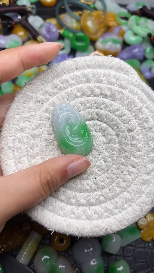 颈饰未镶嵌翡翠缅甸翡翠吊坠