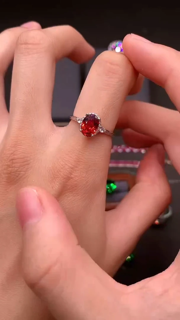 红色碧玺戒指银S925镶嵌......