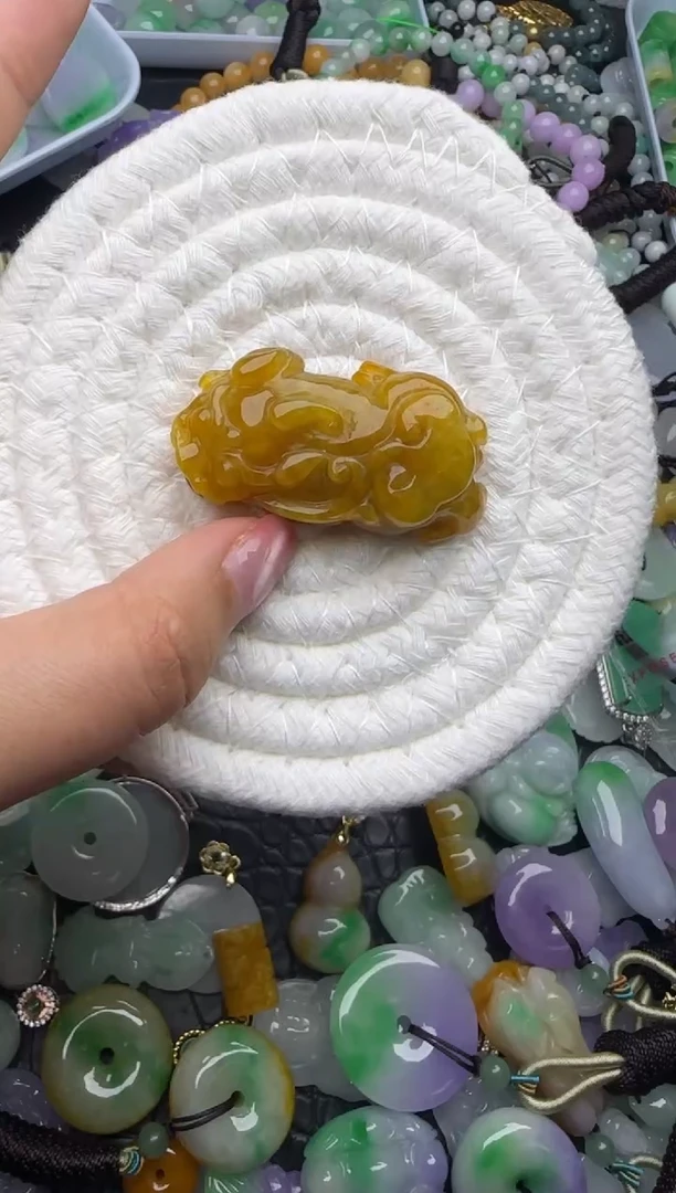 颈饰未镶嵌翡翠天然缅甸翡翠吊坠
