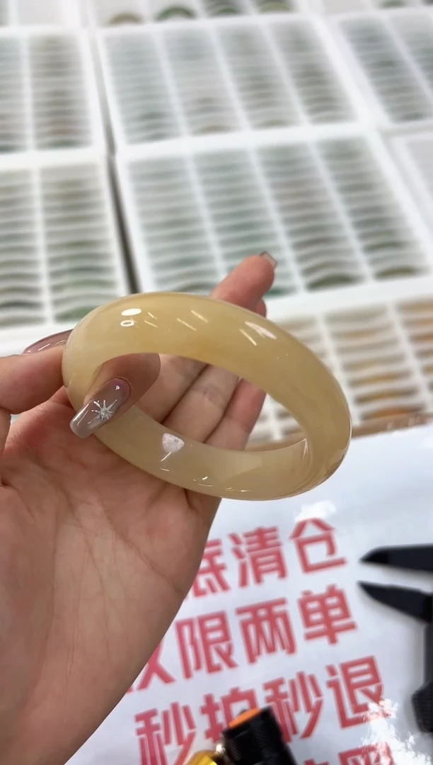 未镶嵌手镯石英质玉42-57HU