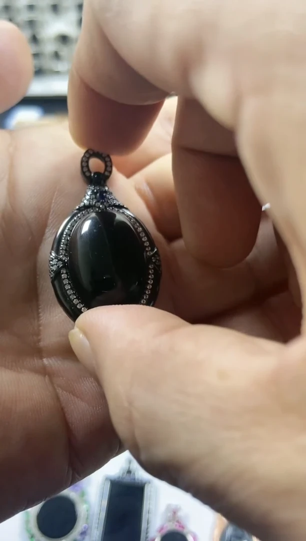 吊坠(赠链)银S925镶嵌翡翠黑银款蛋面