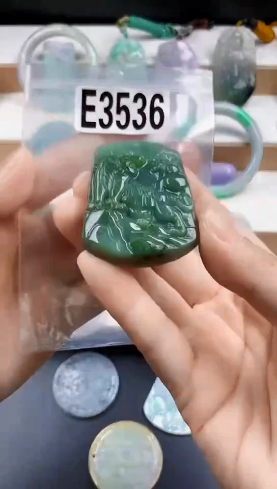 颈饰未镶嵌翡翠天然翡翠吊坠挂件